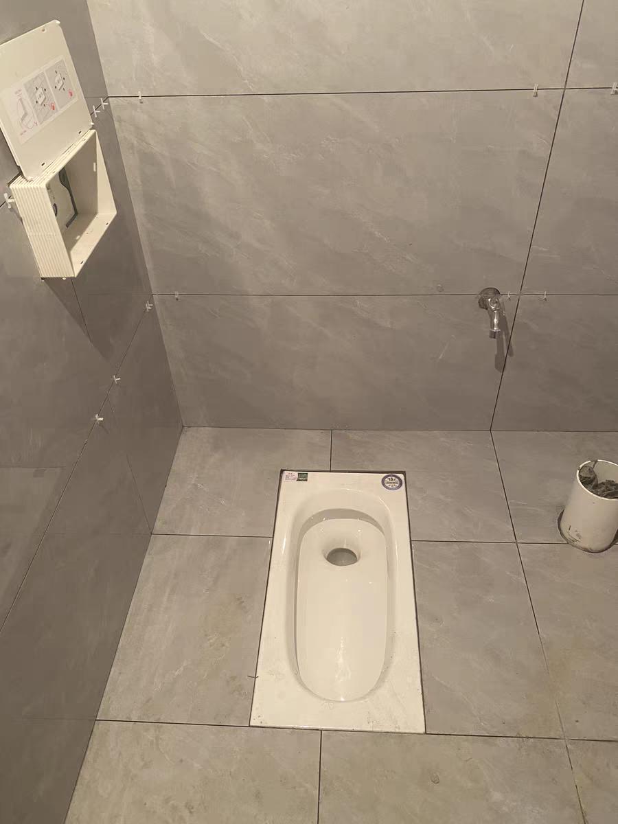 隐藏水箱安装在侧面还用吗？蹲便器配套嵌入式隐藏水箱，正面不能安装，可以...