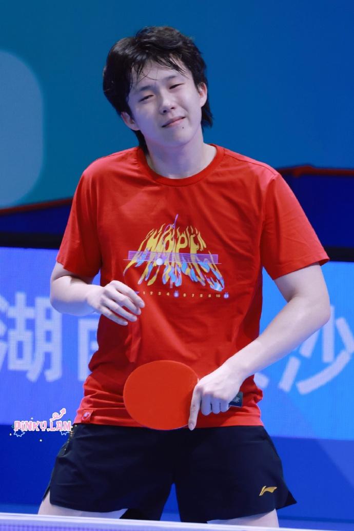 王楚钦到底凭什么这么火？论球技，比不上马龙那般无懈可击，没有张继科那种悍不畏死的