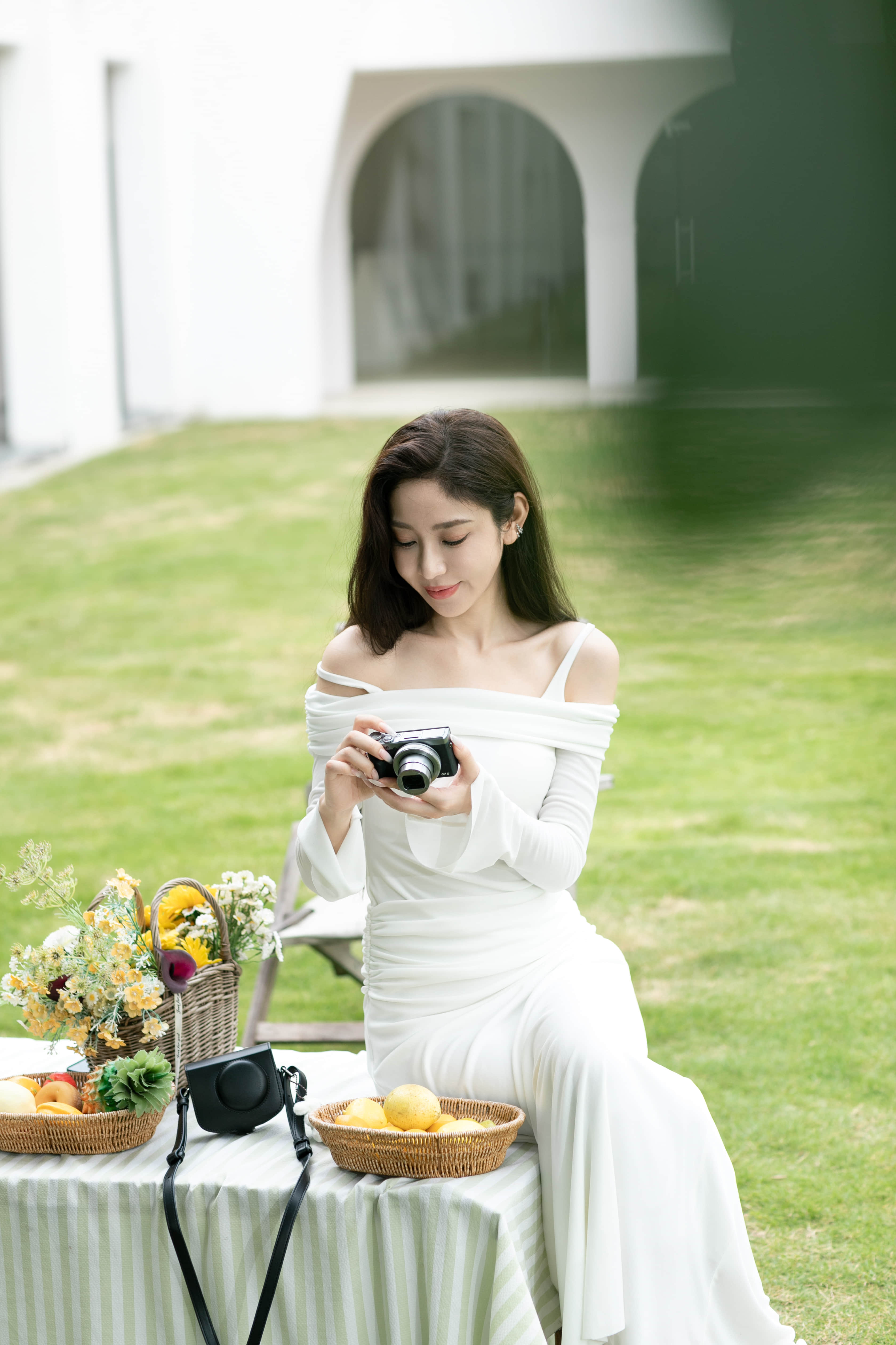 按下快门 定格在灿烂的瞬间公园20分钟效应正在发生在草坪上躺下感受阳光一点点染上