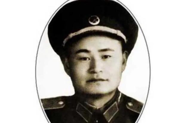 1957年，一位警卫员掏出手枪，对准正在开会的李发少将连续开了三枪，倒在血泊中李