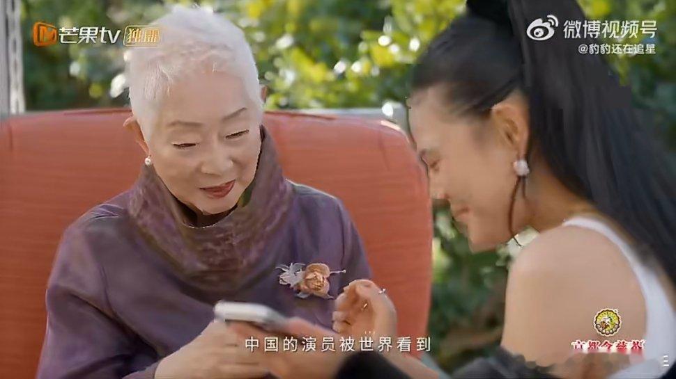 袁娅维探访99岁太后卢燕袁娅维赴美探访99岁卢燕，一曲《渔光曲》牵起音乐与电影的