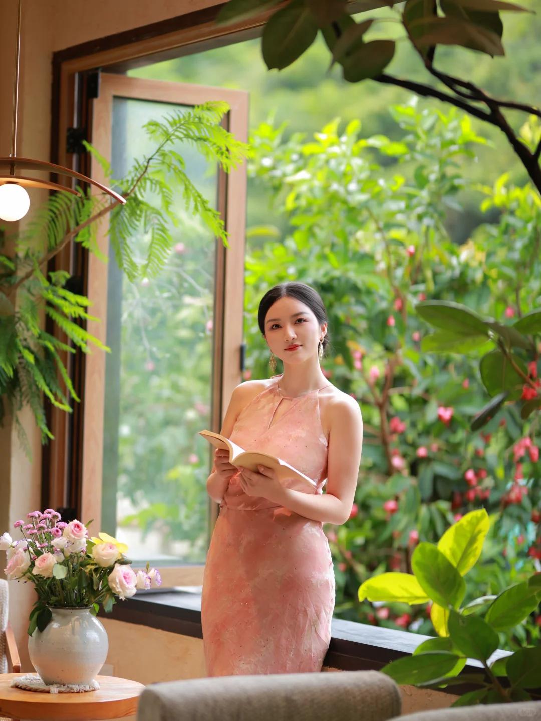 年轻时总心气高昂，总觉得人生该轰轰烈烈，事事要争上游，别人有的自己不能少，达不到