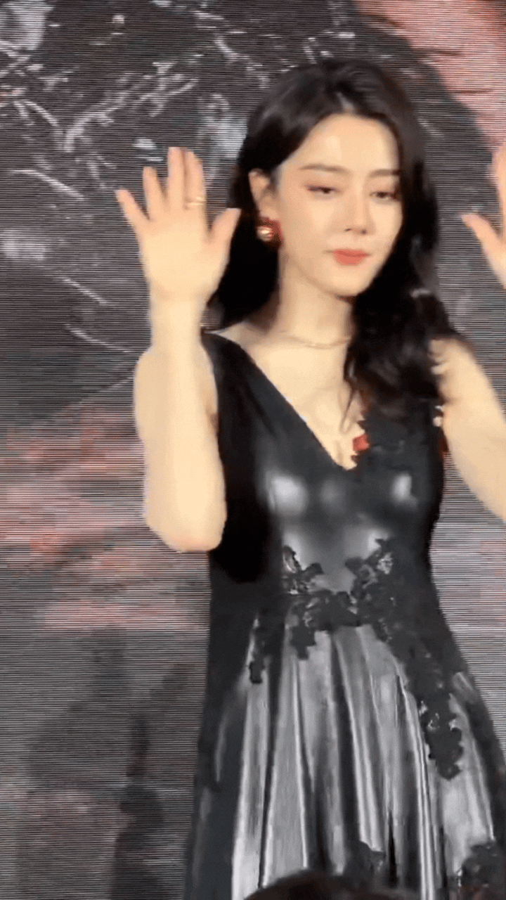 她害羞了！迪丽热巴跳舞把自己跳害羞了！