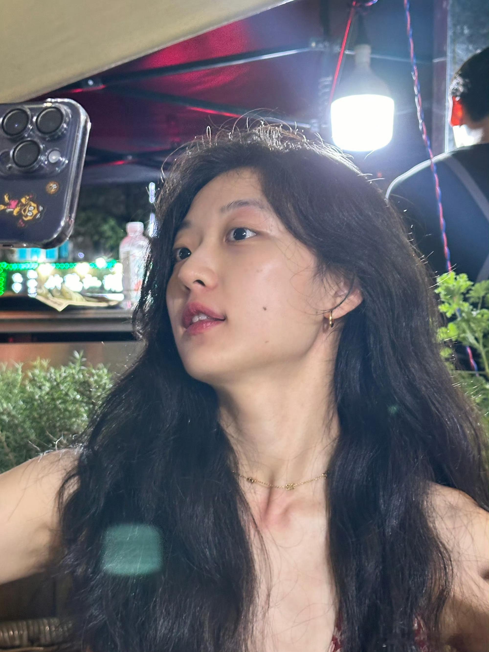 #孙千[超话]#  孙千晒背[妮可]sq [艾莲] ​​​