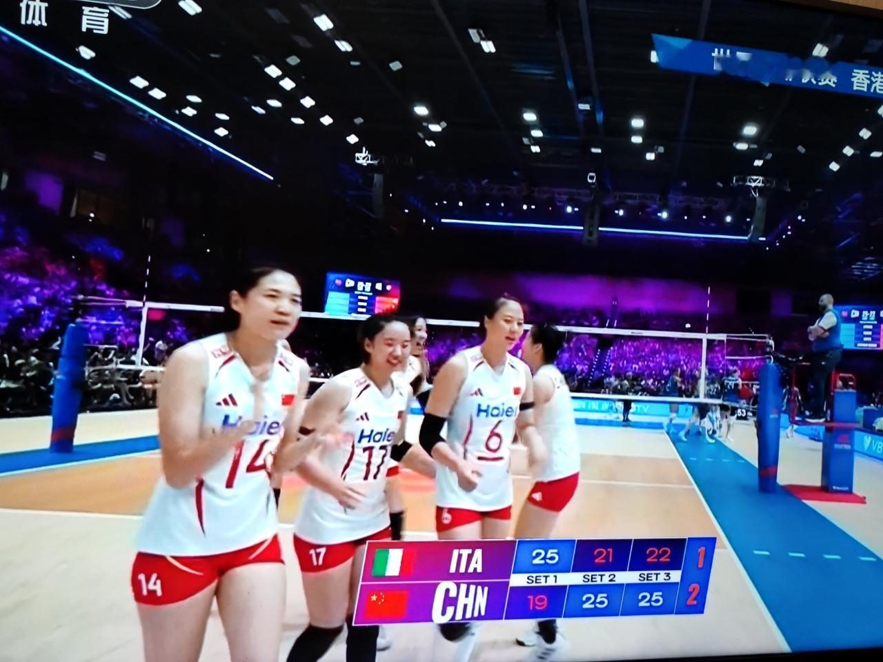 2026年7月12号世界女排联赛香港站的比赛，中国女排对阵意大利女排，中国女排1