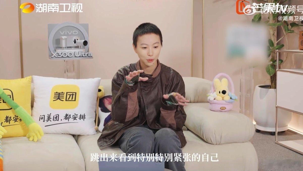 窦靖童看歌手首播reaction窦靖童缓解上台紧张的办法   原来窦靖童缓解紧张