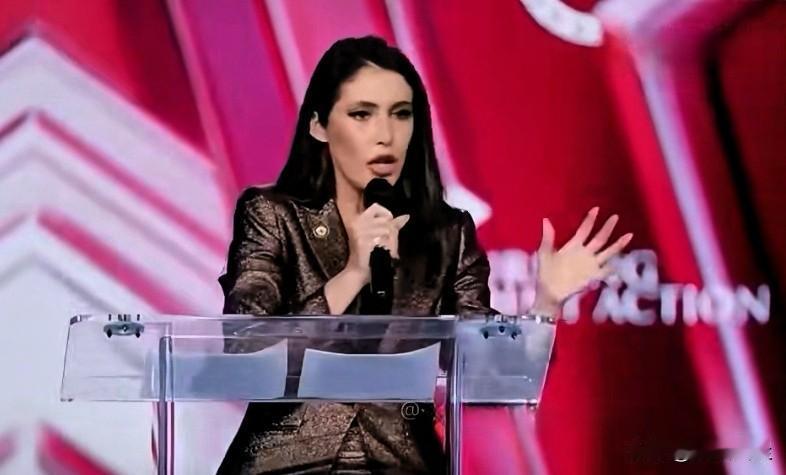 美众议员安娜·保利娜·卢娜声称：“南希·佩洛西宣布不再竞选公职时，其投资表现已超