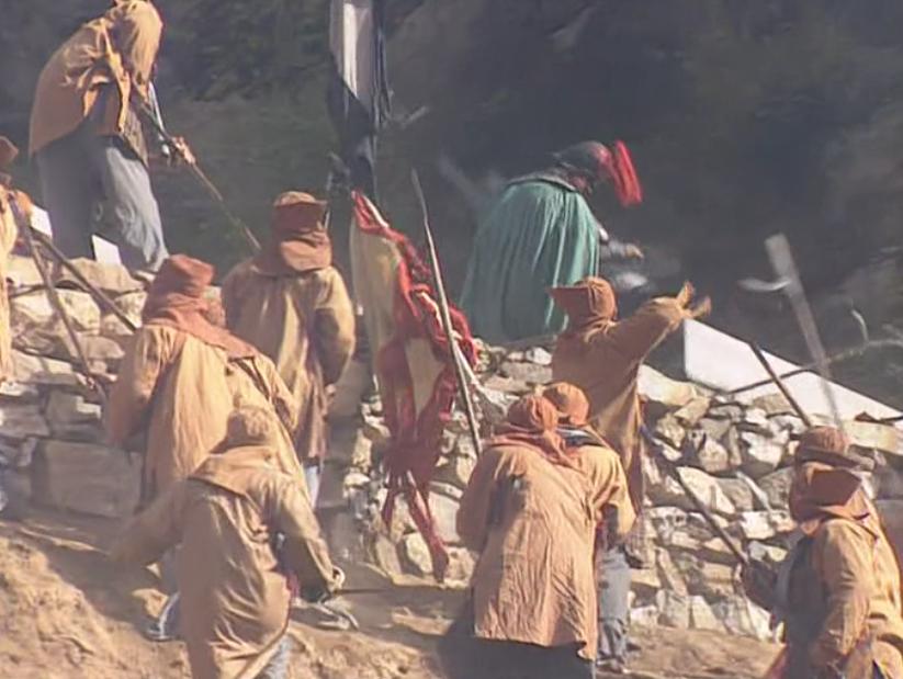 冷兵器时代，不是小兵不能打，是小兵只有一条命呀。。。。。
看看这些小兵，全身无甲