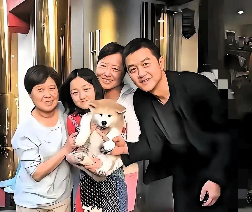 李亚鹏丢了生意、散了婚姻，旁人都觉得他摔得够惨，可谁能想到，他手里攥着最硬的底牌