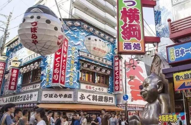 最近韩国和日本传来两个消息，放在一起看，挺有意思的。

中国出境游客这些年规模越