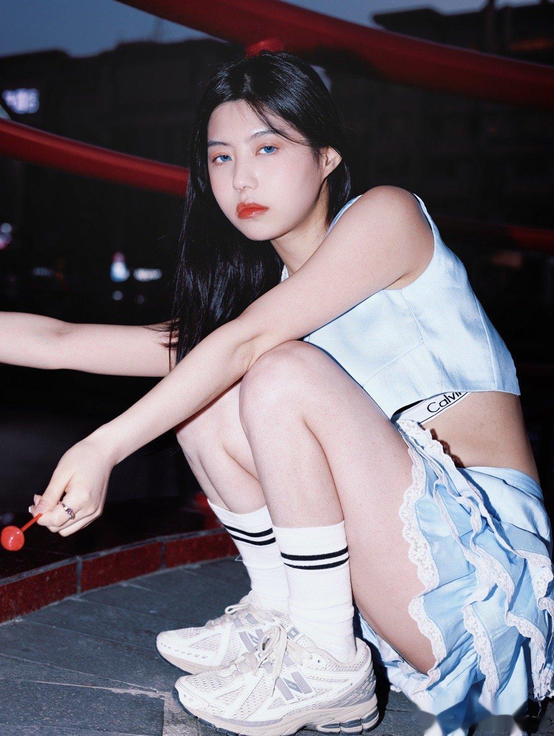 开篇就是辣妹  ​​​