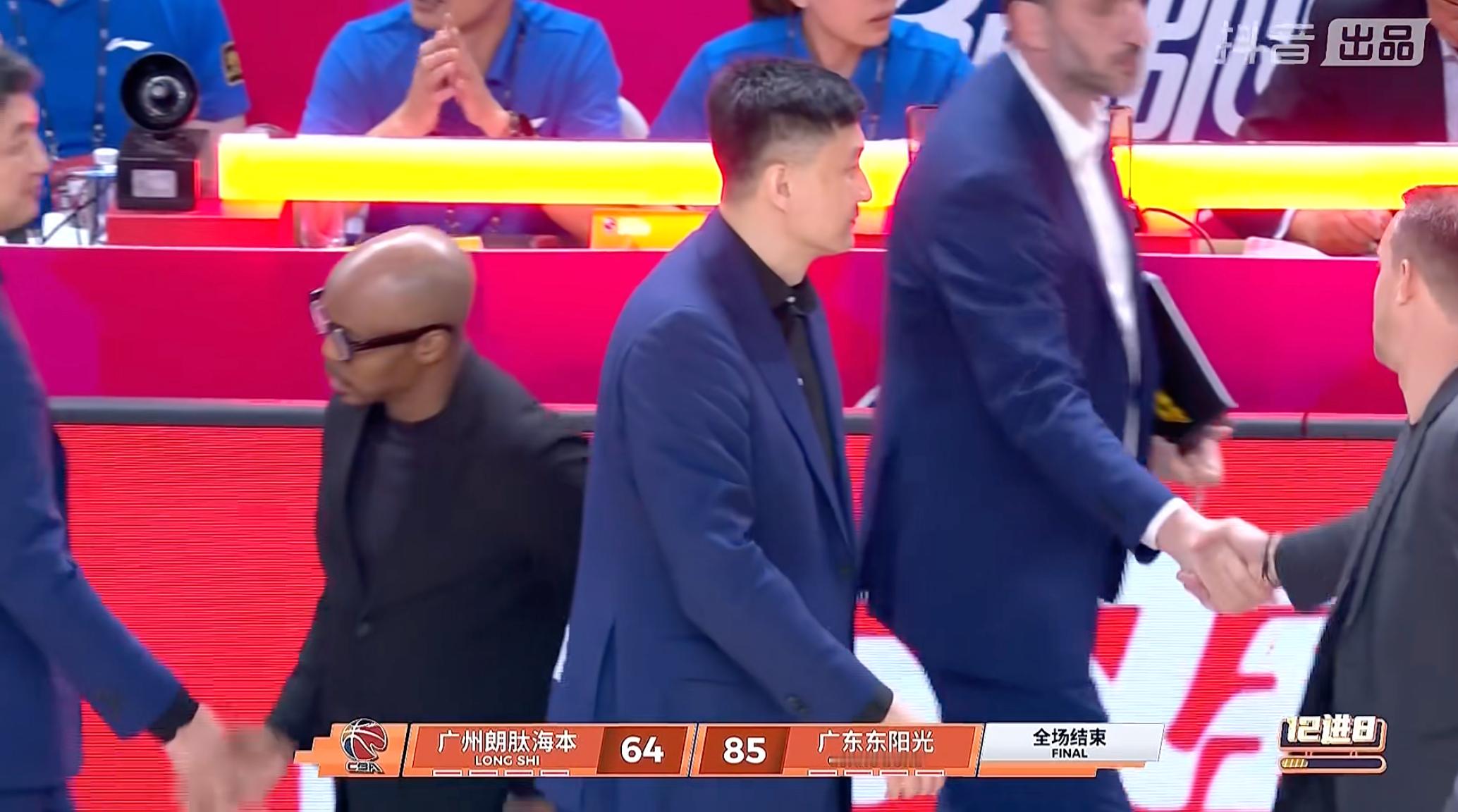 广东东阳光20+大胜，也将总比分扳至1-1平。cba季后赛