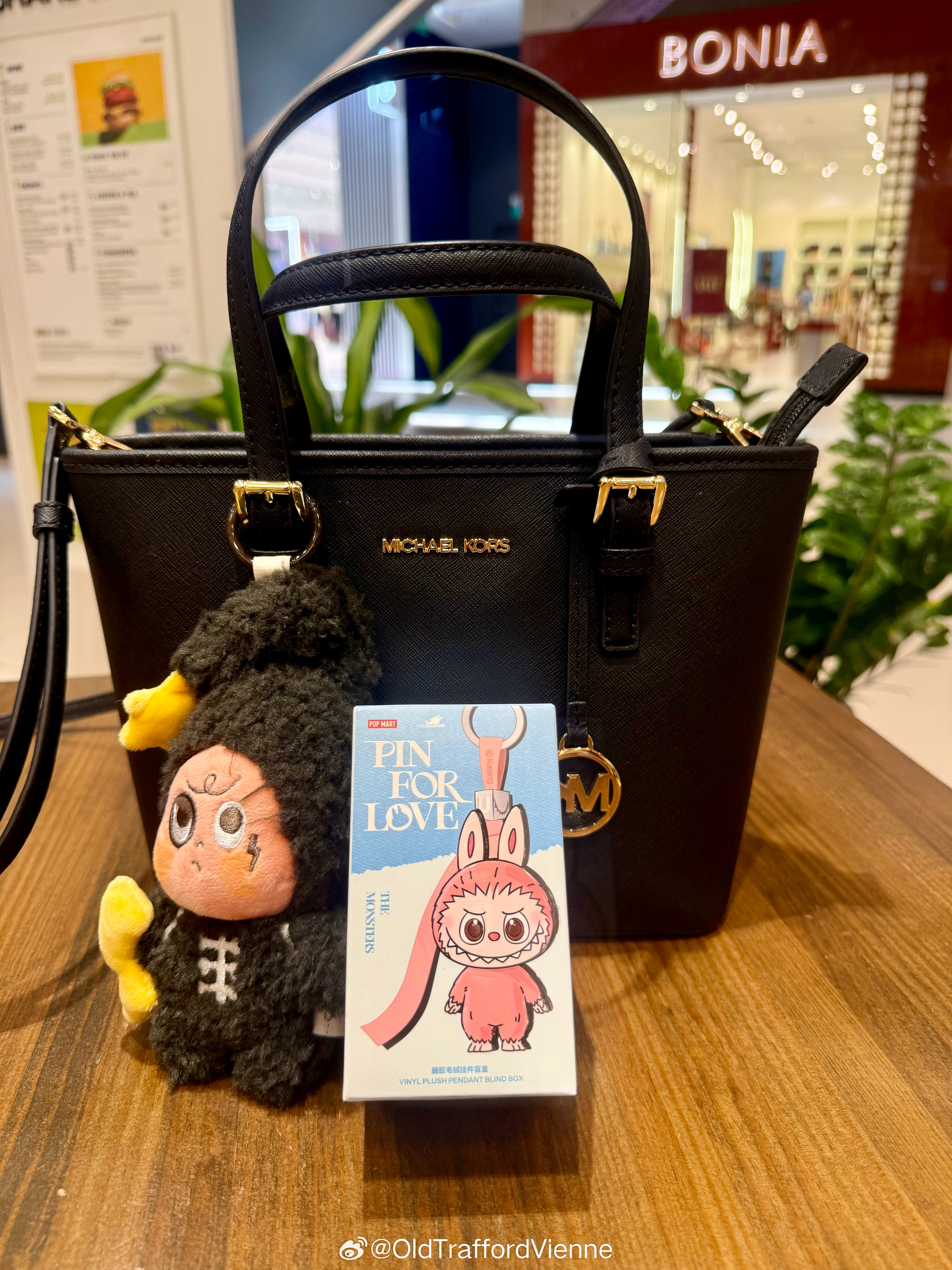 不内耗，今天又买拉布布了打开的盲盒是这个系列的最后一个符号拉布布“&”然后发现拉