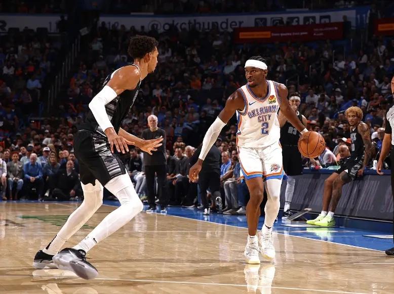 现在联盟就只剩下雷霆和马刺两支不败的球队了

这两队将在12月24日和12月26