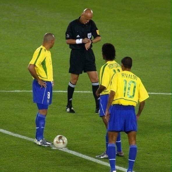 经典“黄+黑”，但是压根不黑！科里纳：裁判的目标是领先一步，在事情发生之前知道将