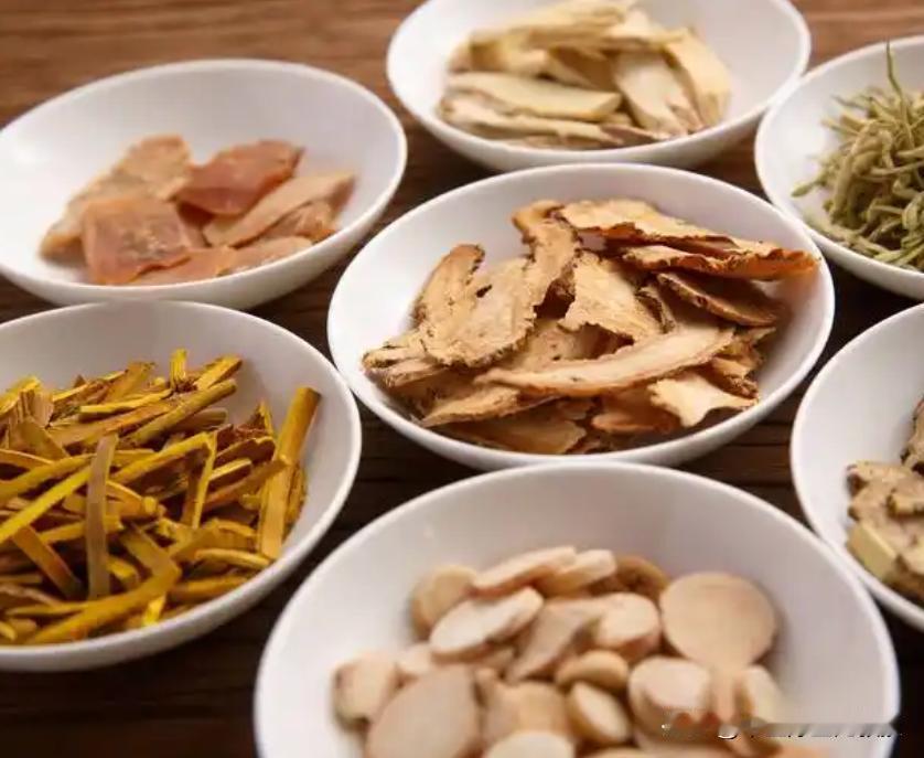 胆结石：很多病都是从胆结石开始的

很多人在体检中发现胆结石，西医常建议定期复查