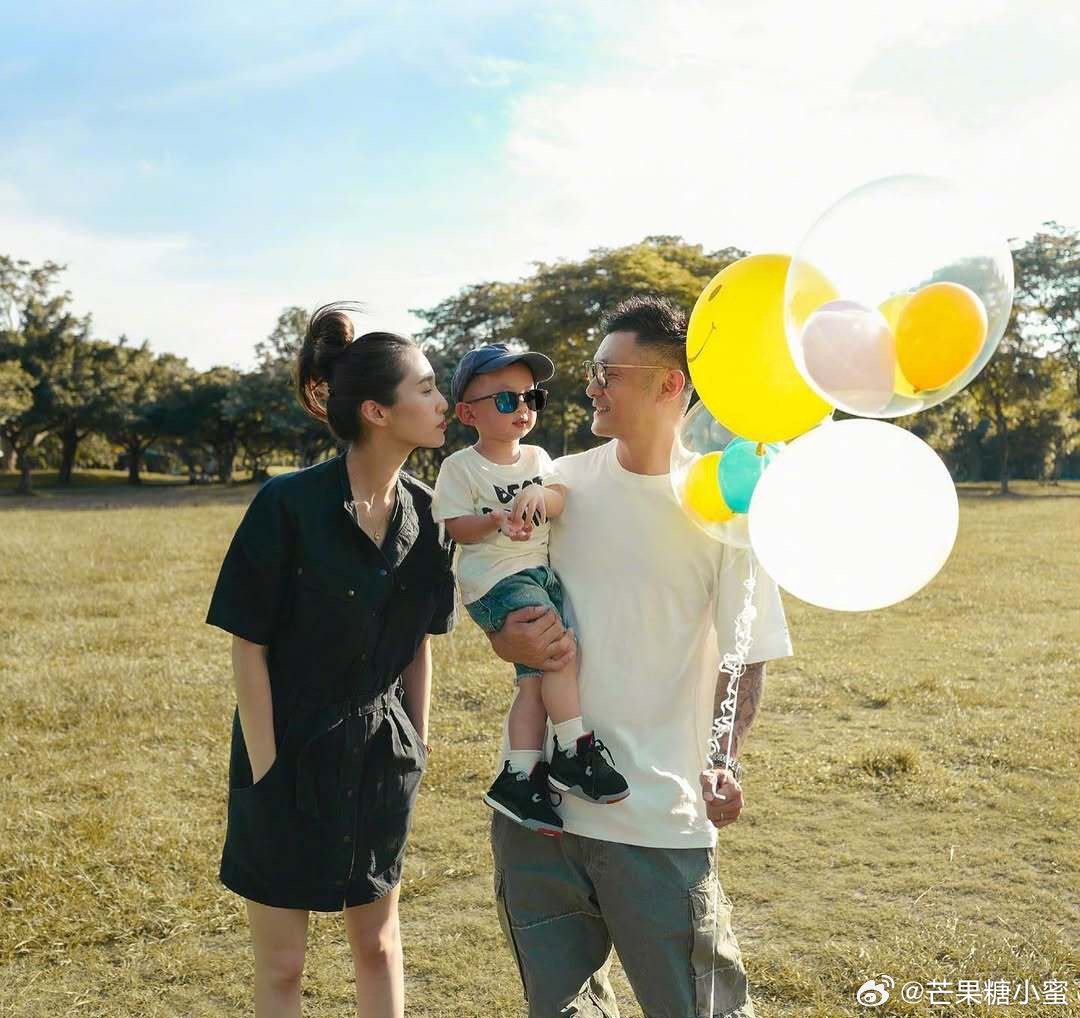 余文乐宣布离婚余文乐和王棠云官宣离婚了，整整快九年的婚姻还是走到头了。两人发文都