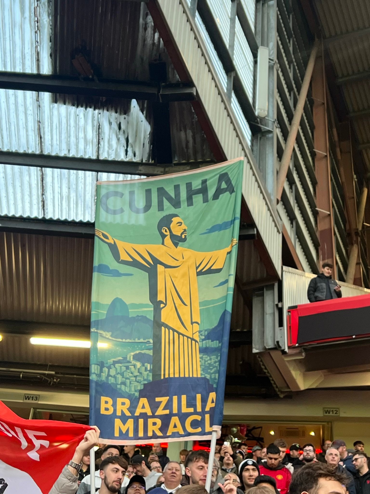 🇧🇷西看台上的一面库尼亚旗帜truered[超话] ​​​