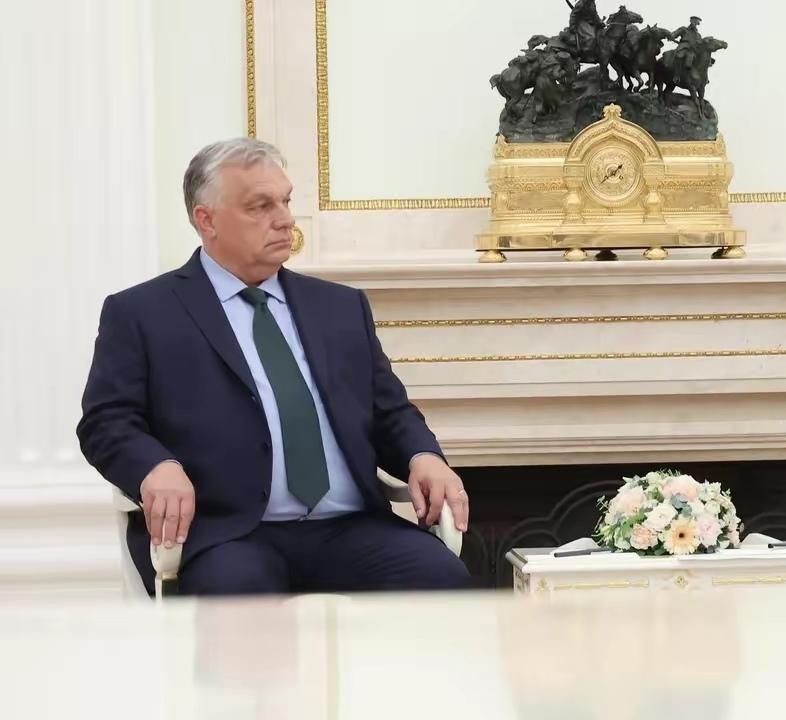 莫斯科时间2025年11月28日，匈牙利总理维克多·欧尔班在克里姆林宫与俄罗斯会