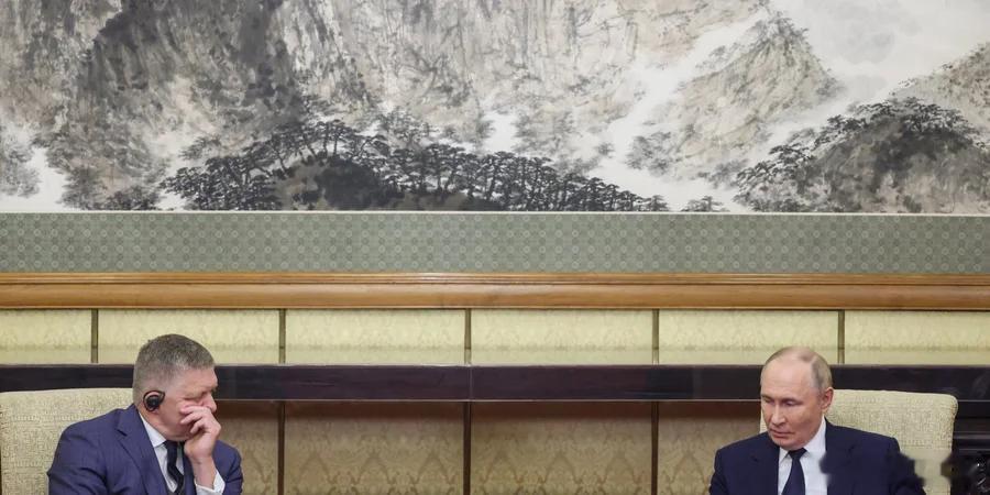 普京在会见斯洛伐克总理时，冷酷地呼吁欧洲切断对乌克兰的天然气和石油供应普京呼吁东