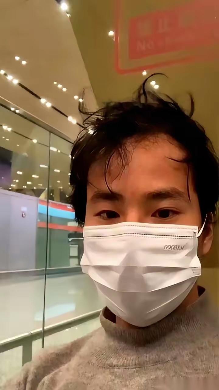 后背至今发凉，当年刷到王相军冰瀑下游泳的视频，只打趣这哥们儿抗冻、大概率摆拍，棉