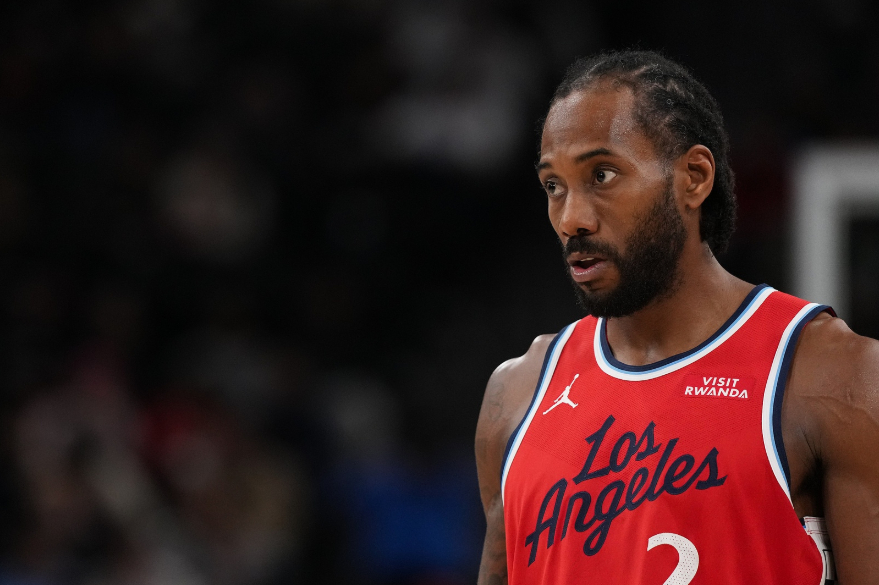 NBA常规赛，快船客场110-138惨败公牛。此役过后，快船本赛季在伦纳德缺席的