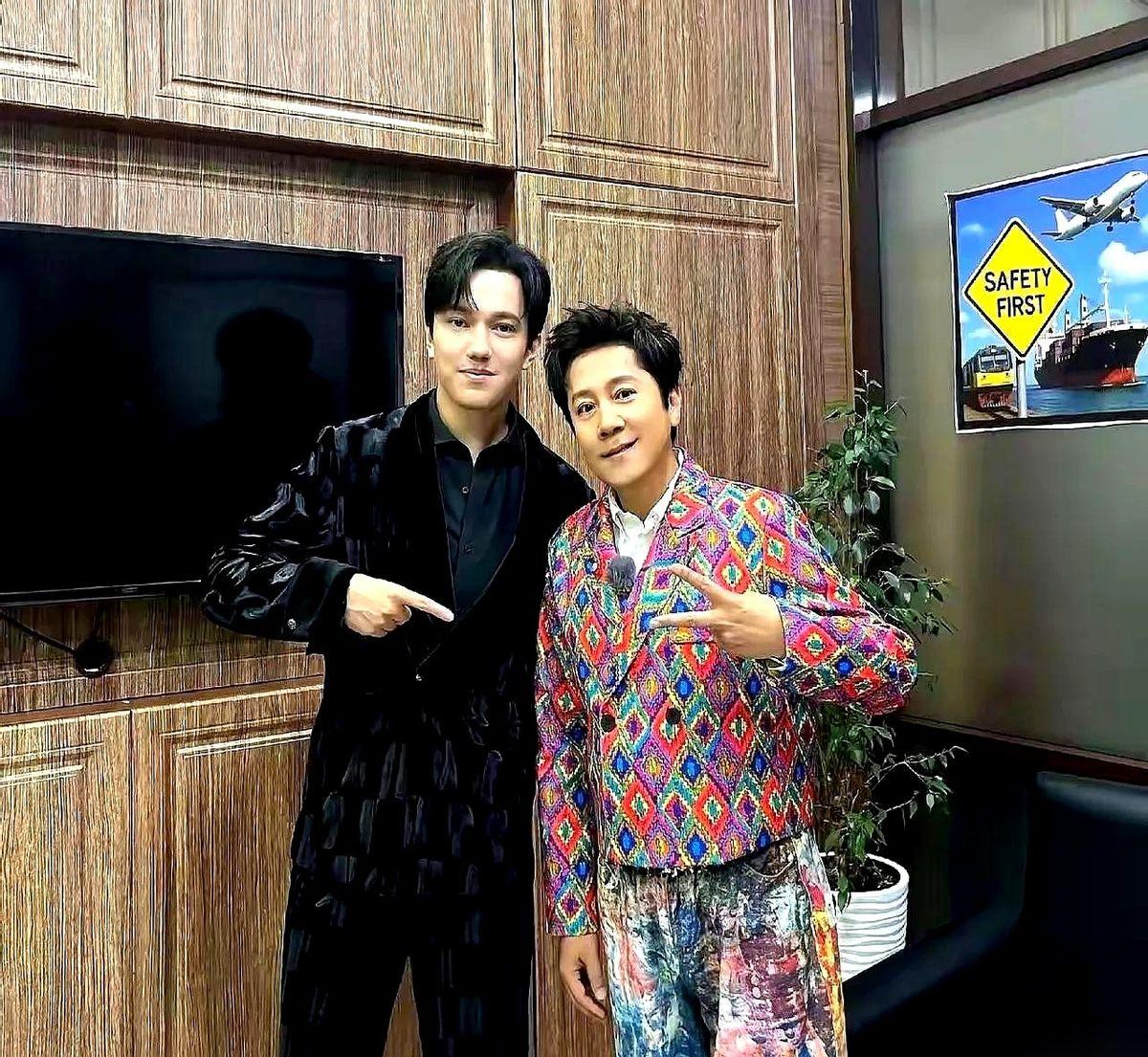 蔡国庆的一身衣服，直接把人看分成了两半。
一边，是电视上穿着正师级军装，一脸严肃