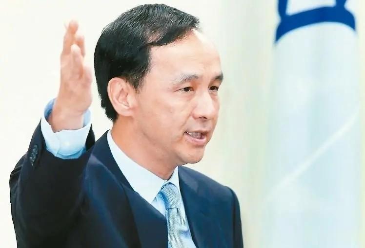 到底是侯友宜还是郭台铭代表国民党出战2024大选愈发变得混沌不清，侯友宜从唯一候
