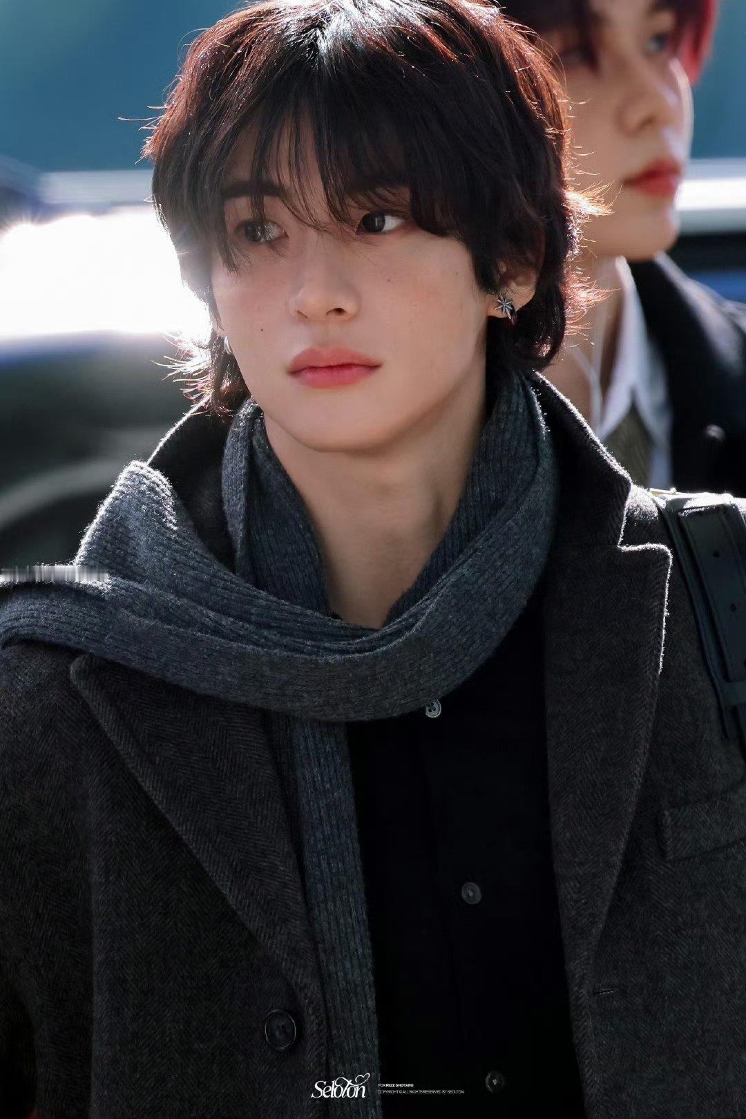 安宥真和李灿荣为啥吵起来了 感觉八竿子打不着啊 好诡异看看美女帅哥不好吗 