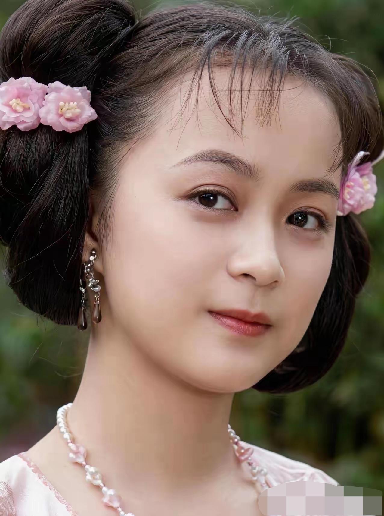 难怪大导演要娶回家当老婆，陈红当年真是我见榴莲，太美了比许晴美十倍。