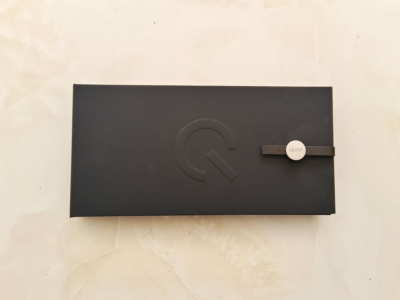 收到iQOO Neo9系列新品发布会邀请函，还挺别致的，主要卖点一目了然，当然主