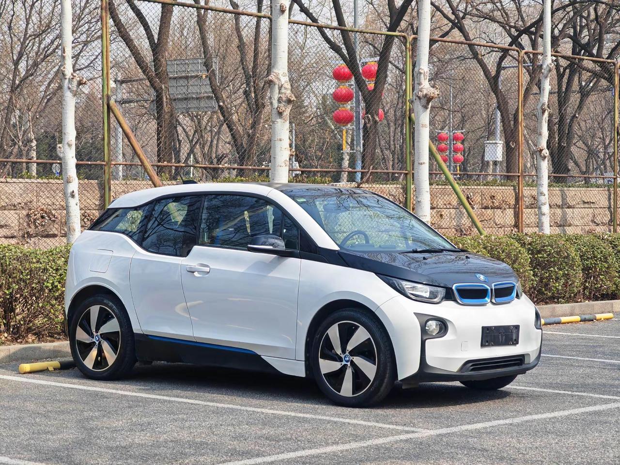 这玩意才是第一批韭菜王宝马i3 电动小玩具，该说不说的品质这一块没的说，完全碾压