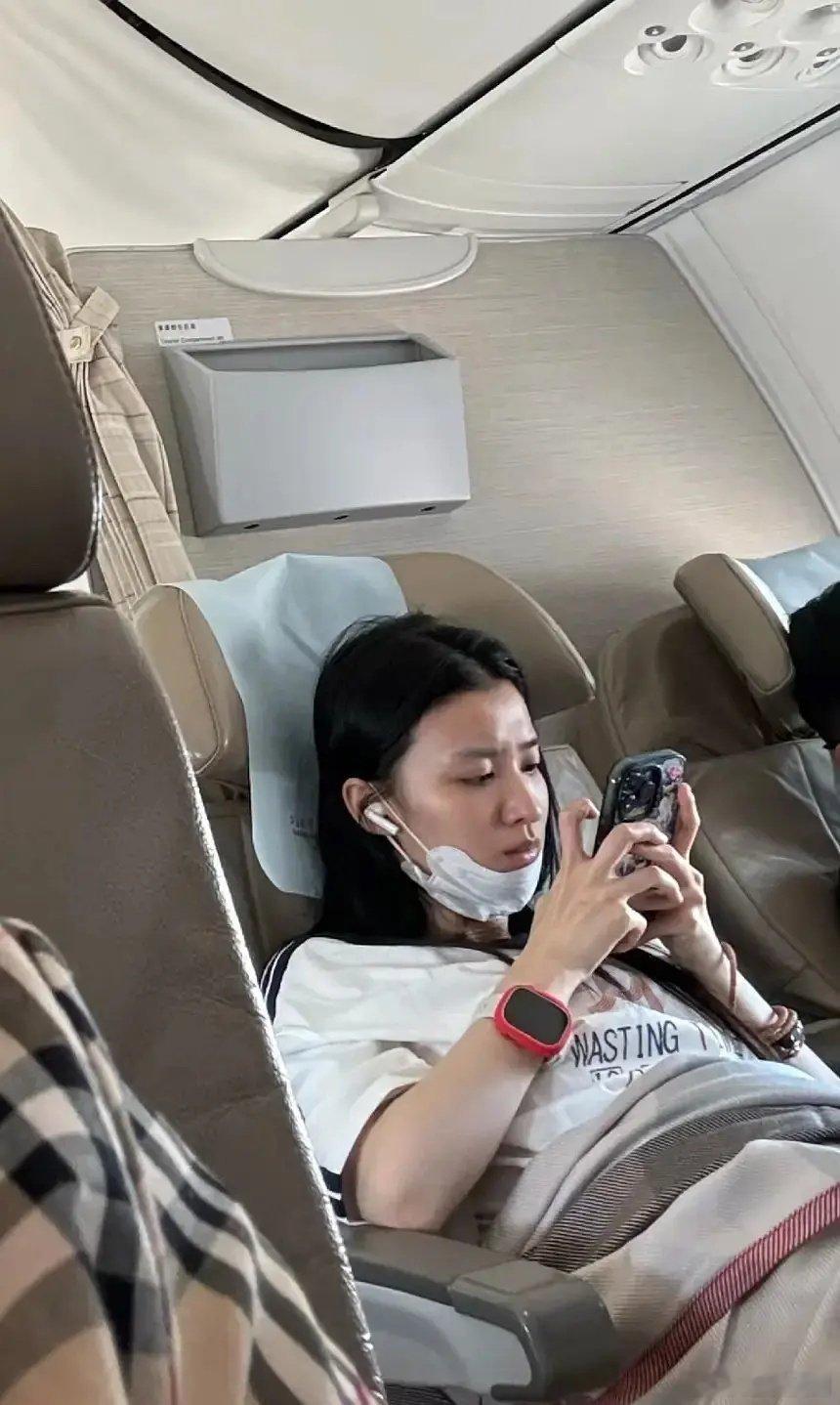 王楚然素颜让人幻视周也，美女都是相似的吗 ​​​