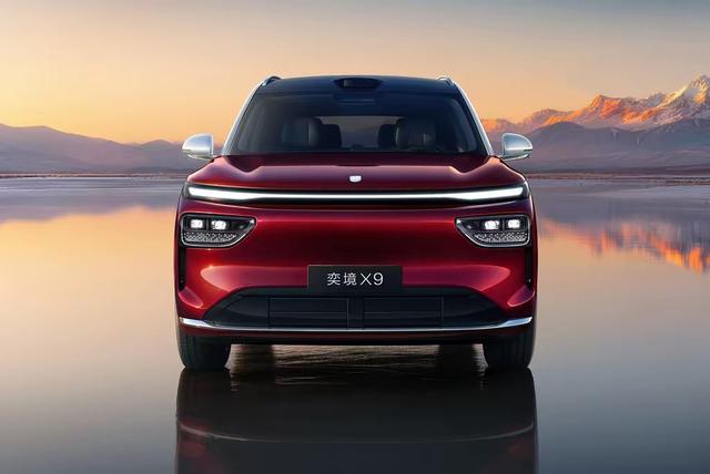 在2026成都国际车展中，东风品牌又甩出了王炸新车——东风奕境X9。

该车共推