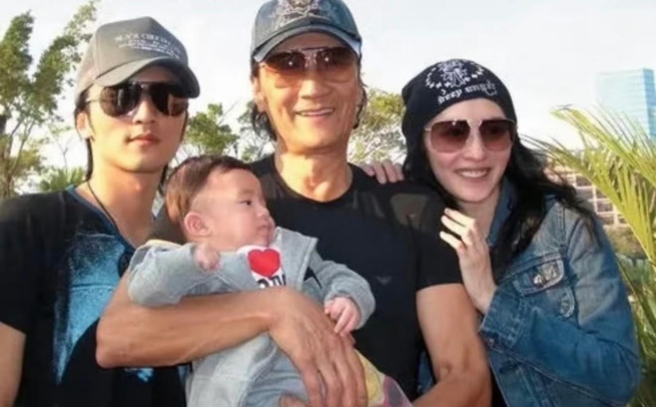 港圈传奇前辈谢贤离世，终年89岁。纵观他潇洒恣意的一生，唯一跨不过的心结，就是儿