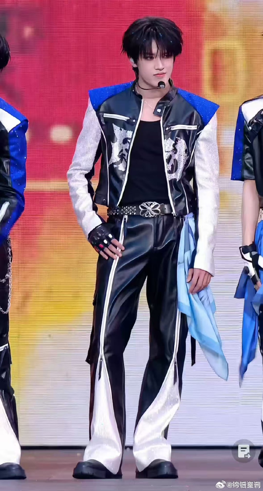 张极帅了个大的张极跳舞好长一条人轻快元气曲风照样被张极完美驾驭，修长双腿跳跃轻盈