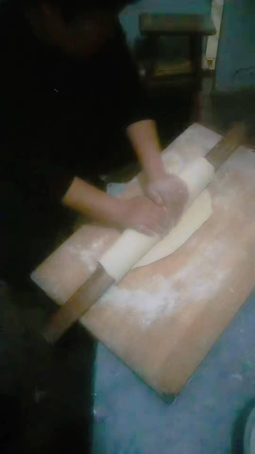 出去弄点钱，回家弄午饭。