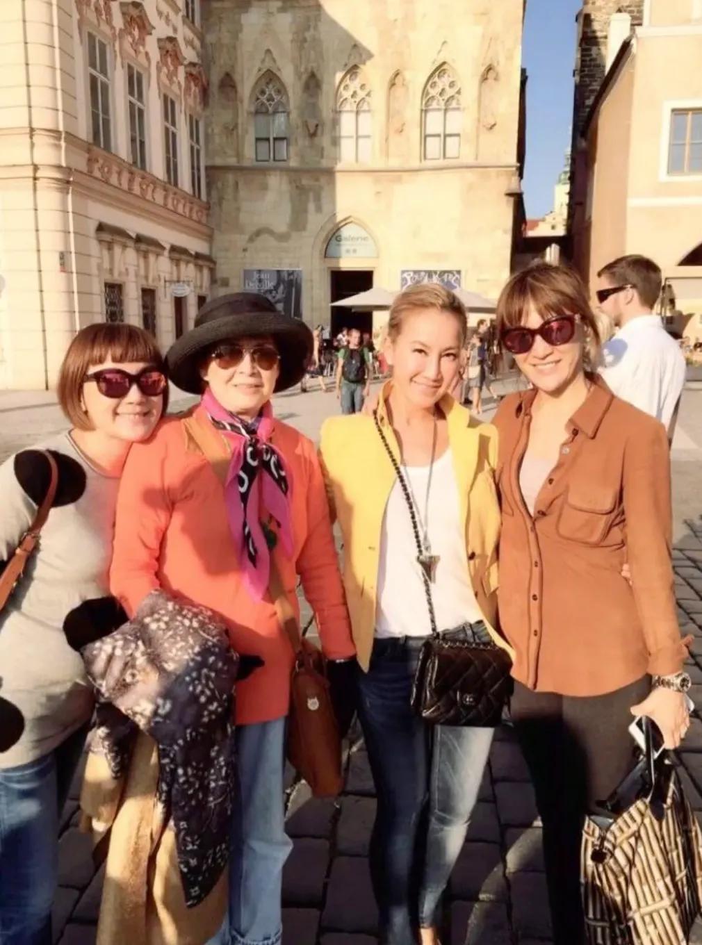 事发突然，有点震惊，在得知李玟离世的时候。
最初是新闻推送了这则消息，一开始还以