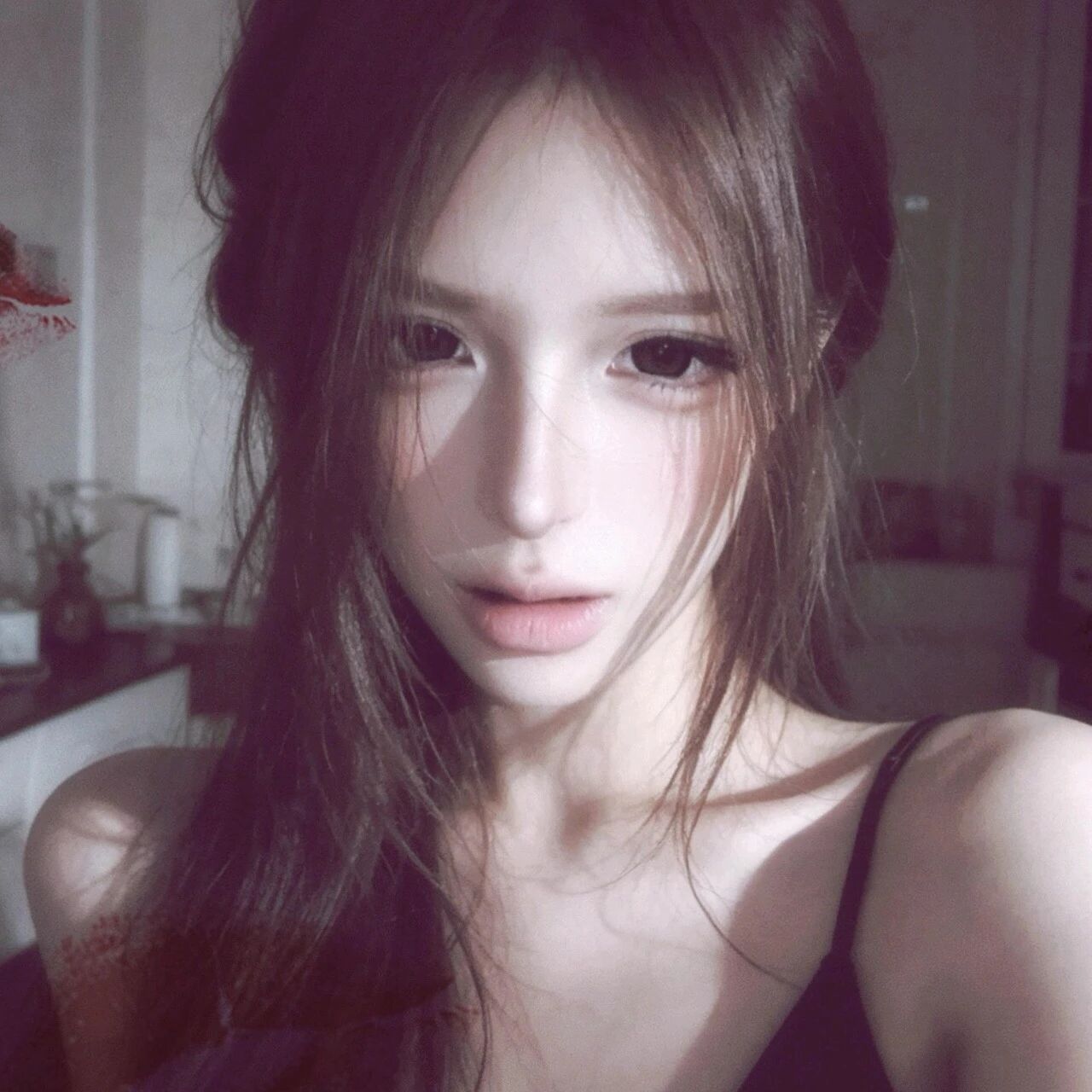𝙒𝙚𝘾𝙝𝙖𝙩｜女生头像｜无水印头像｜黑白头像𝙎𝙃𝘼𝙍𝙀  