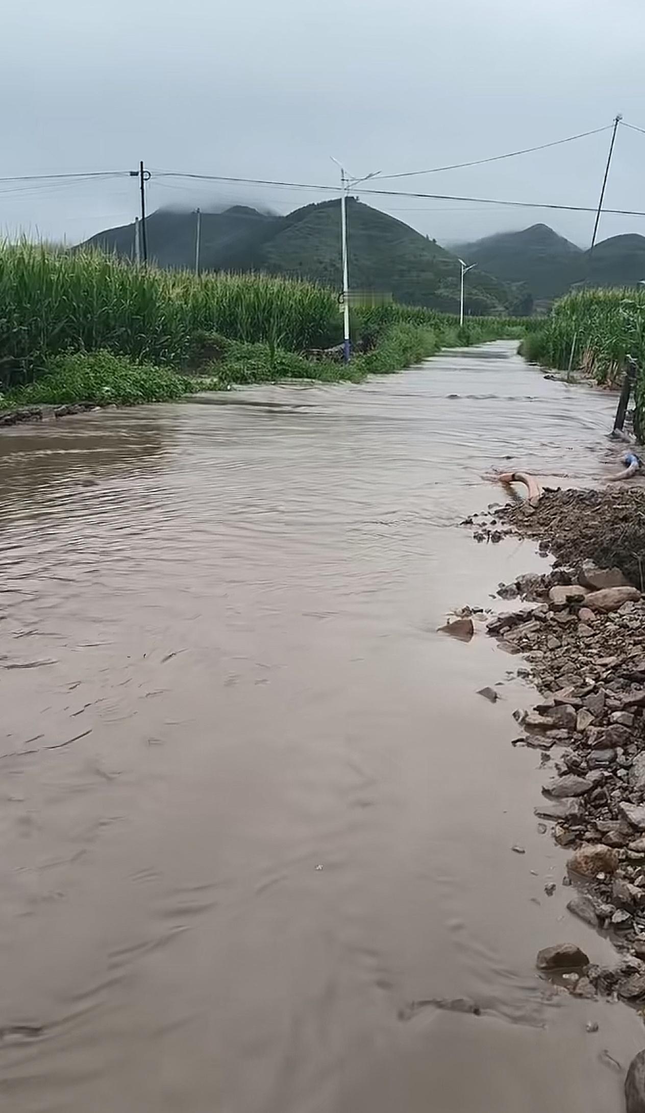 北京因灾死亡30人 张家口这边也希望大家关注下，现在桑干河水已经溢出来了... 