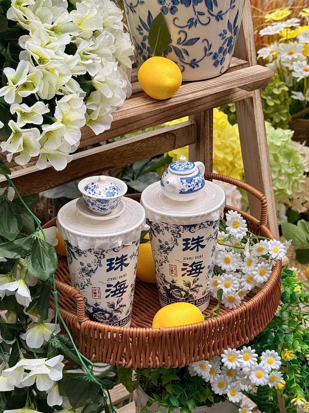 珠海甜品圈彻底被青花瓷奶布带火，蓝白国风纹样精致到舍不得下嘴，直接拿捏新中式美学