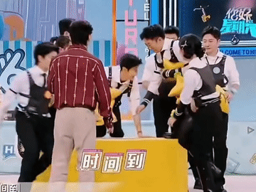 丁禹兮和邓恩熙这怎么没人嗑[思考] ​​​