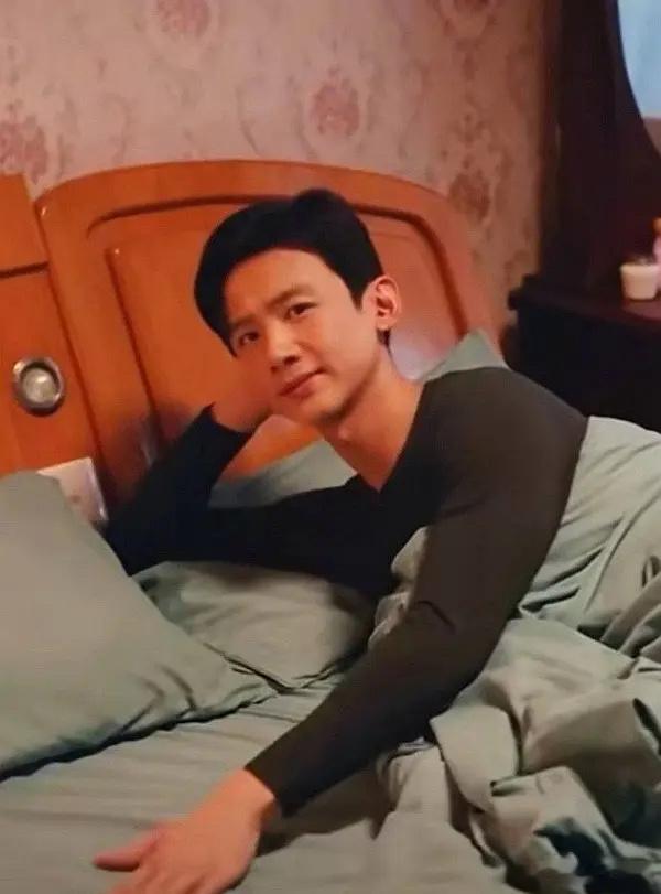 不是白敬亭玩的就是反差感吗？到底哪个才是真实的他 ​​​