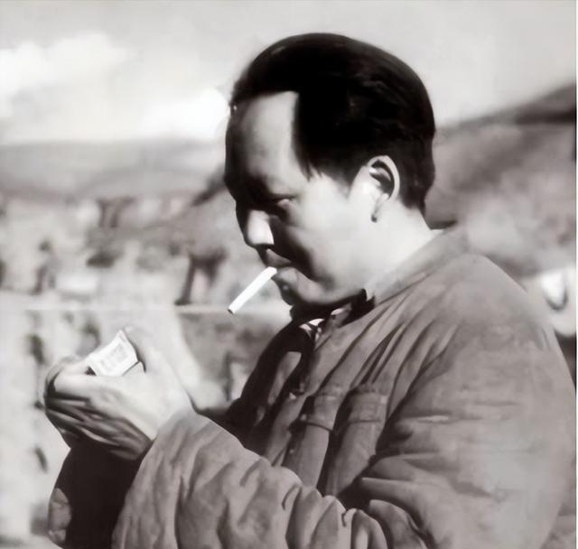 1937年红34师唯一幸存团长到延安，毛主席责怪：“怎么不来看我”

韩伟与毛主