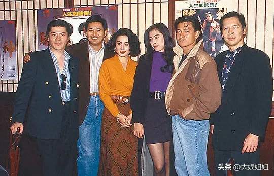 很少见的一张合照！《赌神》主创同框，阵容后无来者
