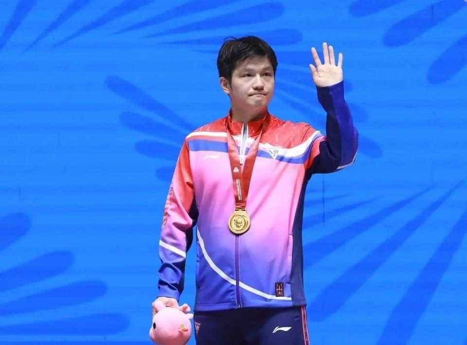 对于樊振东目前的现状，我只想说两点：
1、不经他人苦，莫劝他人善。不要什么都不知