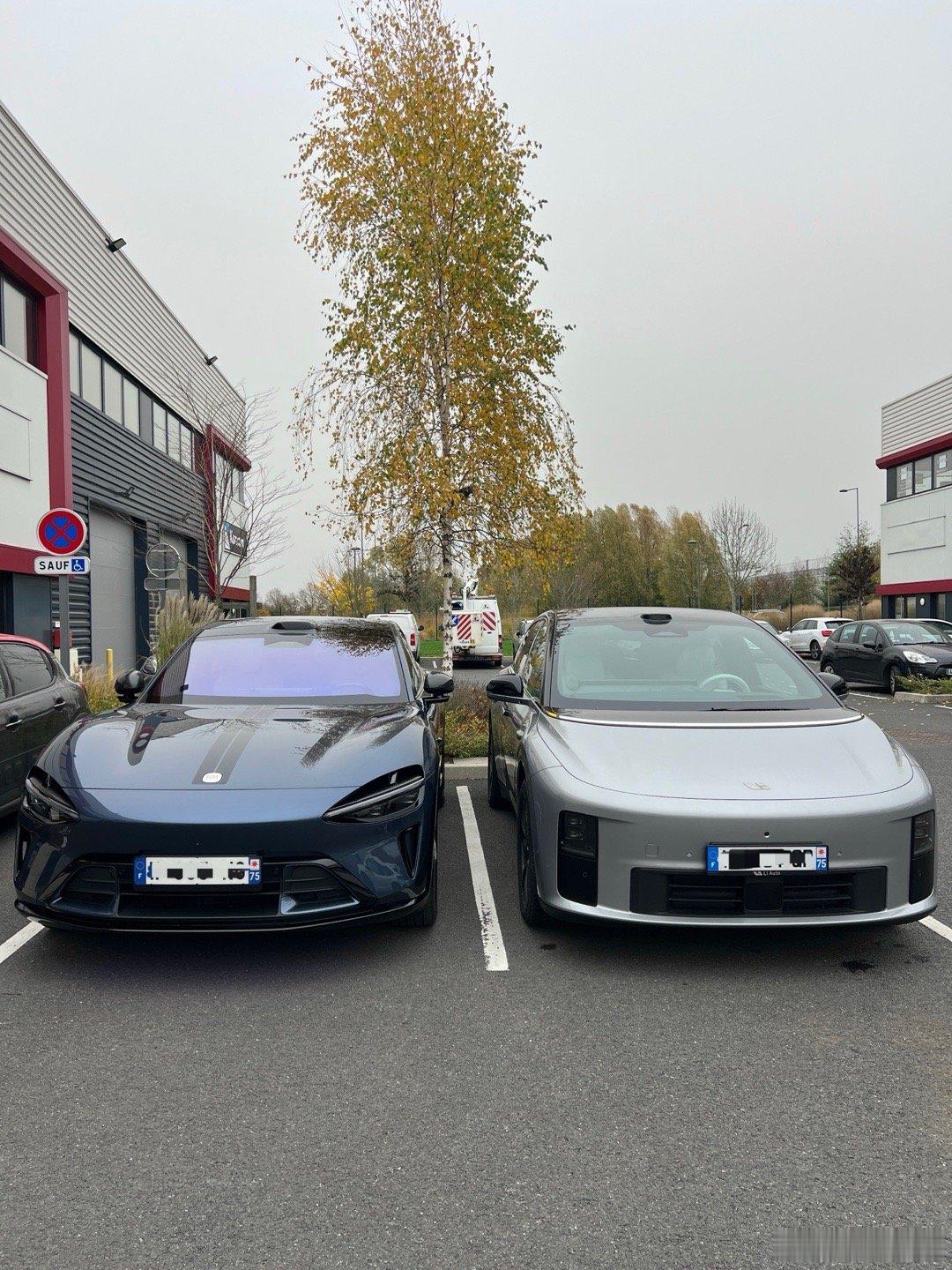 相比起小米YU7，我还是更喜欢理想i6，好看、好开、好坐，特别是内饰、温馨舒适。