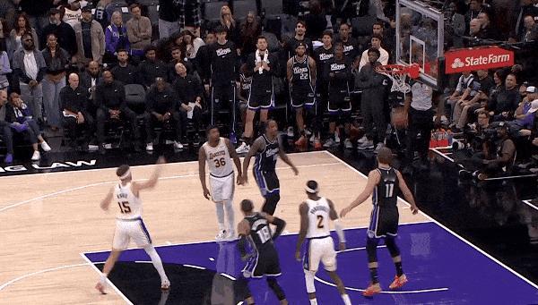51分！湖人新王里夫斯正式上位！
在今天NBA常规赛湖人对阵国王的第四节比赛最后