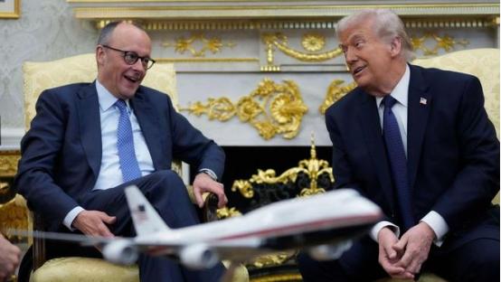 马上就撕破脸了，德国总理竟然主动找特朗普通话，然而当场却撂狠话绝不跟着美国趟浑水