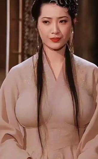 说实话，我最佩服她这点。

一个被贴上亚洲第一美胸标签的艳星，杨思敏做完乳癌手术